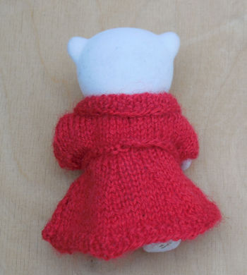 WoollyWoodlanders, home of imaginative knitting patterns for Sylvanian Families, dressing-gown