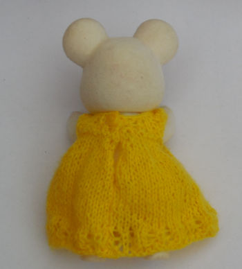 WoollyWoodlanders, home of imaginative knitting patterns for Sylvanian Families