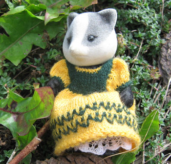 WoollyWoodlanders, home of imaginative knitting patterns for Sylvanian Families, dressing-gown