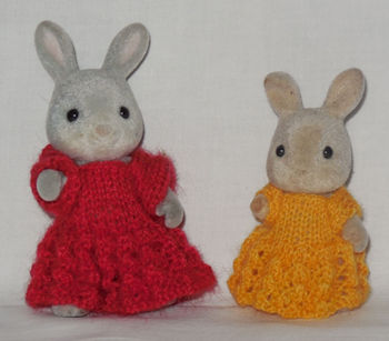 WoollyWoodlanders, home of imaginative knitting patterns for Sylvanian Families, market outfit