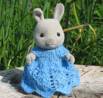 WoollyWoodlanders, home of imaginative knitting patterns for Sylvanian Families, dressing-gown